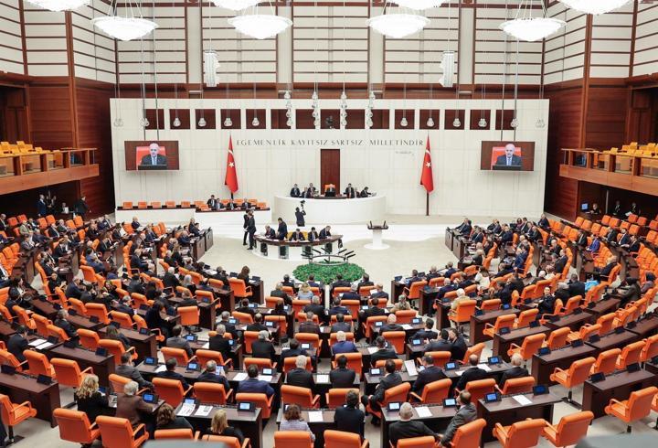 TBMM Genel Kurulu'nda, en düşük emekli aylığına ilişkin düzenlemeleri içeren teklifin ilk 7 maddesi kabul edildi
