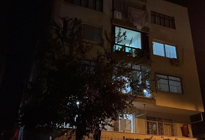 Mersin’de zemin katında çökme meydana gelen bina tahliye edildi