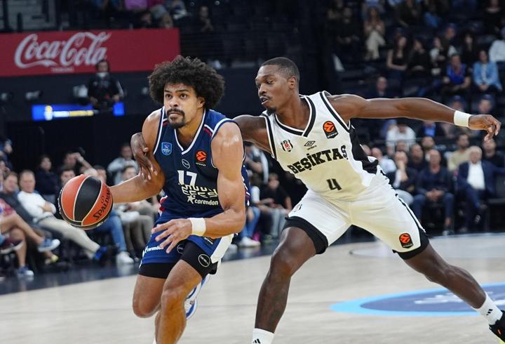 EuroLeague'de Türk derbisini Anadolu Efes kazandı