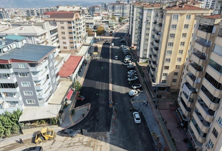 Bursa'da yol yapım çalışmaları sürüyor