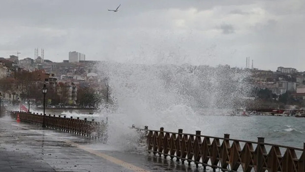 Meteoroloji saat vererek uyardı: Kuvvetli rüzgara dikkat!