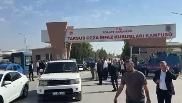 Özgür Özel, Vahap Seçer’i cezaevinde ziyaret etti