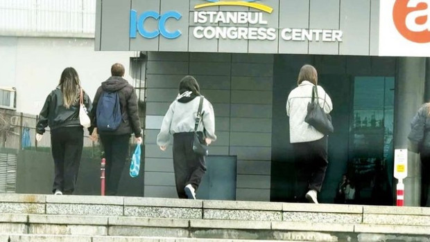 Fenalaşan 3 kişiden ikisi öldü… Konserde ölümcül ‘doz’ şüphesi