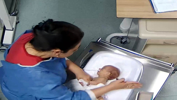 Kuvözde şiddet gören Deniz Esin'in davasında Adli Tıp raporu çıktı! Aile rapora isyan etti