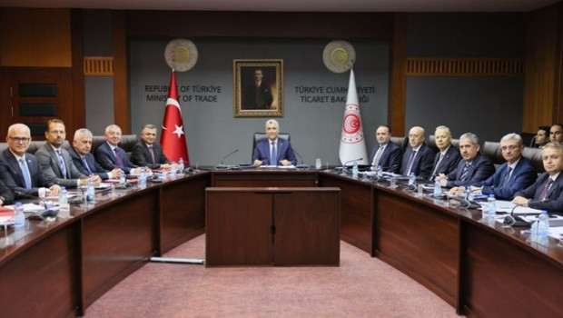 Bakan Bolat, otomotiv sektörünün temsilcileriyle bir araya geldi