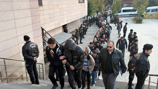 Hesaplarında 7,1 milyar lira para hareketi… Yasa dışı bahis operasyonunda 78 şüpheli tutuklandı