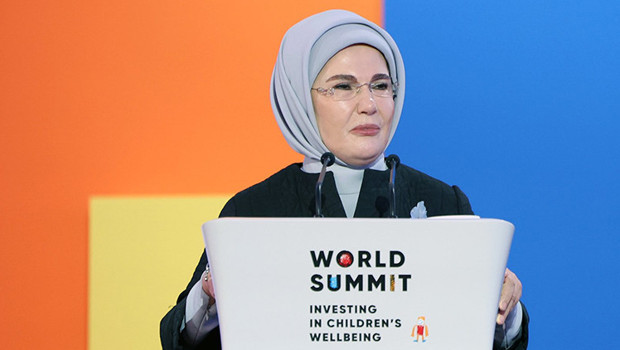 Emine Erdoğan'dan net mesaj: Savaş bölgelerindeki çocukların sesi olacağız