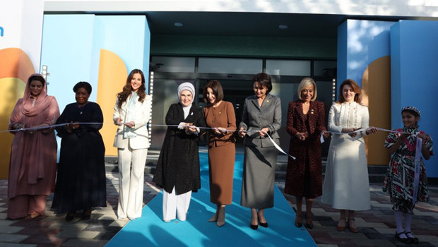 Emine Erdoğan, Özbekistan'da bir eğitim kurumunun açılışına katıldı