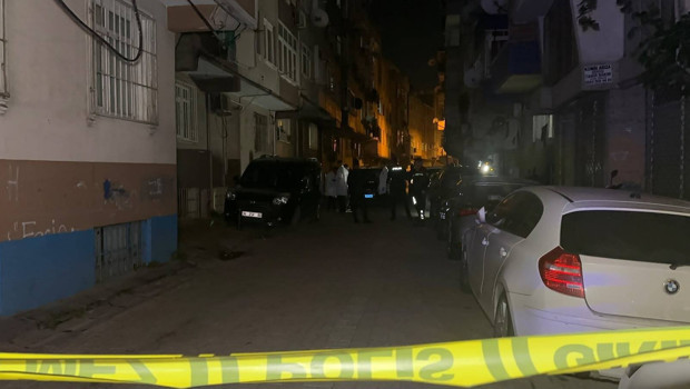 Zeytinburnu'nda polise ateş açan şüpheli bacağından vurularak yakalandı
