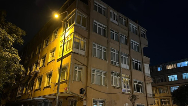 Eyüpsultan’da 5 katlı riskli bina tahliye edilerek mühürlendi