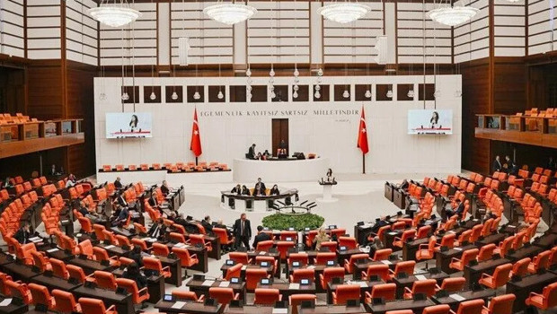 Meclis'e dikkat çeken talepler: 60 yaş üzerine yeşil pasaport, lisans eğitimine 3 yıl önerisi