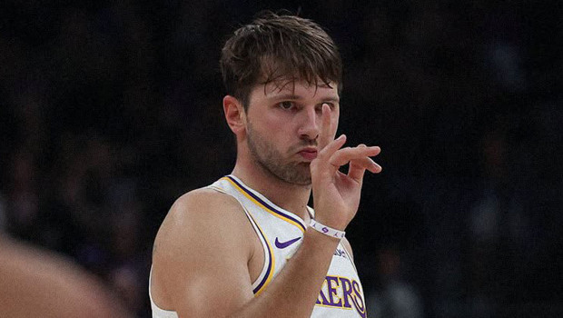 Luka Doncic'ten tarihi performans! Lakers 3'te 3 yaptı
