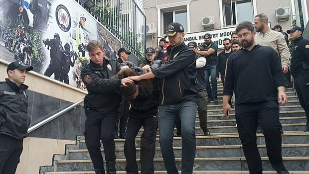 Milyonluk haraç kurşunlamalarına operasyon: Silahı emanet ettikleri otel mühürlendi