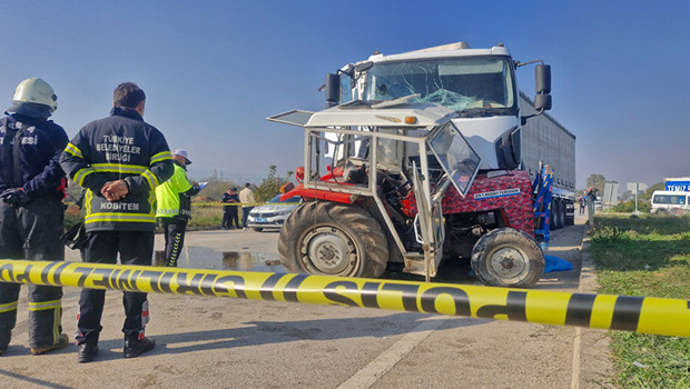 Tokat’ta kavşakta can pazarı Askeri malzeme taşıyan TIR'la traktör çarpıştı: 1 ölü, 1 yaralı