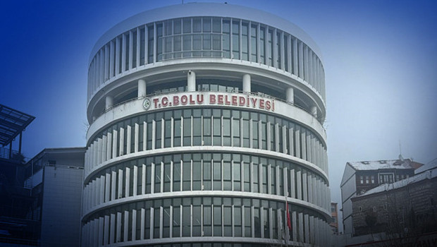 Bolu Belediyesi'ne operasyon: Gözaltına alınan 4 zanlı adliyede