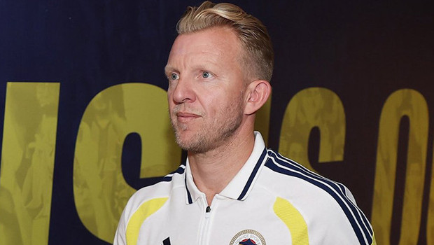 Fenerbahçe'den açıklama: Yeni teknik direktör belirlenene kadar sorumlu Dirk Kuyt