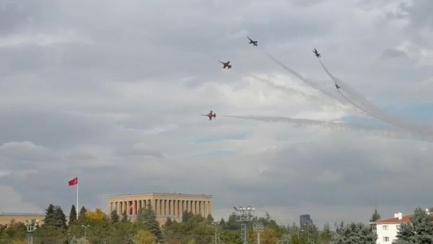 Türk Yıldızları'ndan 29 Ekim öncesi Ankara semalarında prova uçuşu