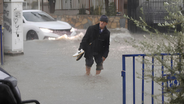 Muğla’yı sağanak vurdu! Dereler taştı, evleri su bastı