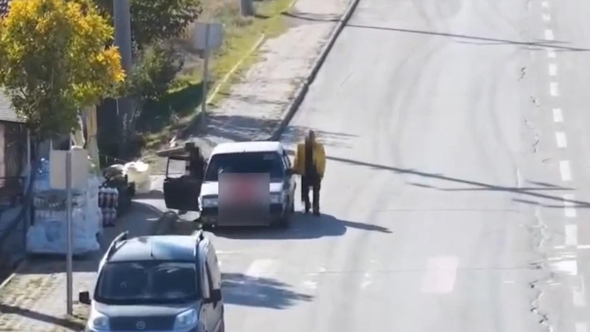 Ehliyetsiz sürücü polisi görünce yer değiştirdi. Drondan kaçamadı