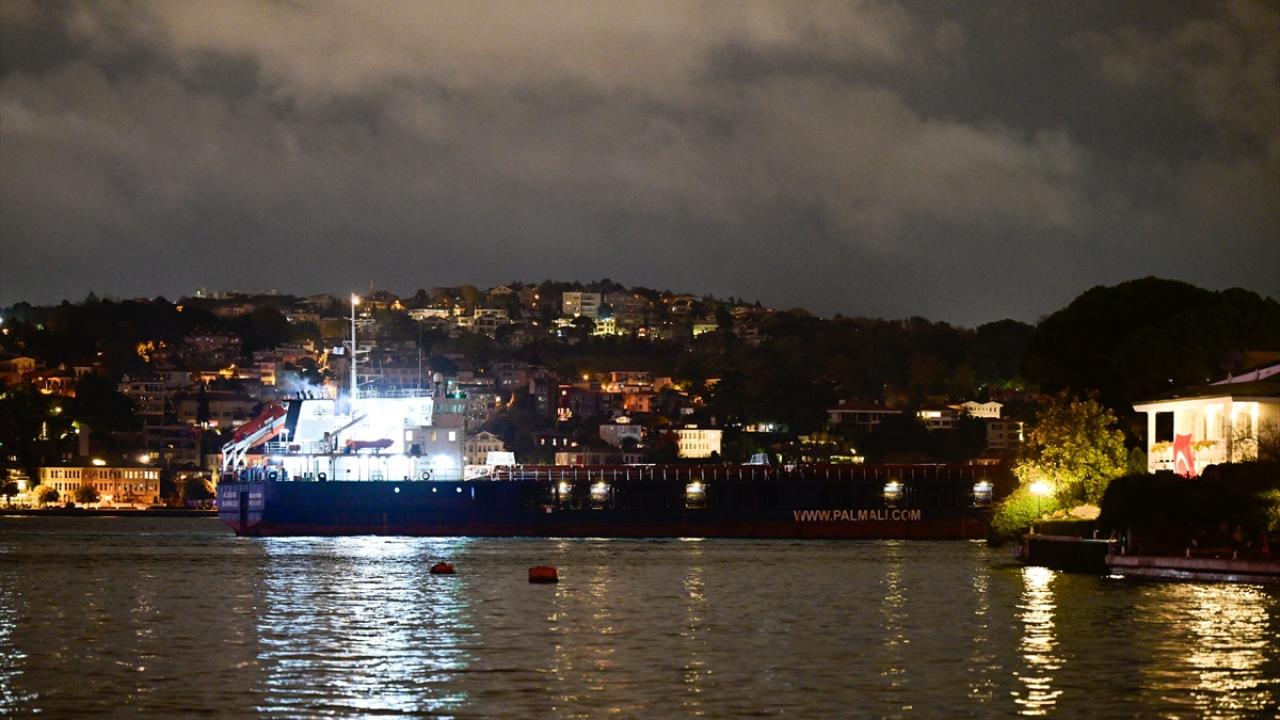 İstanbul Boğazı'nda gemi arızası: Trafik çift yönlü durduruldu