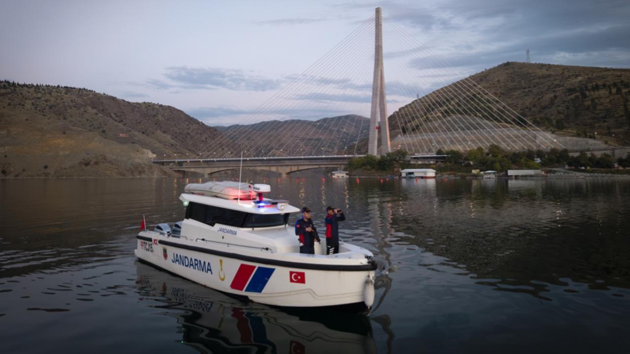 Jandarmanın yüzen karakolu 7/24 görev başında
